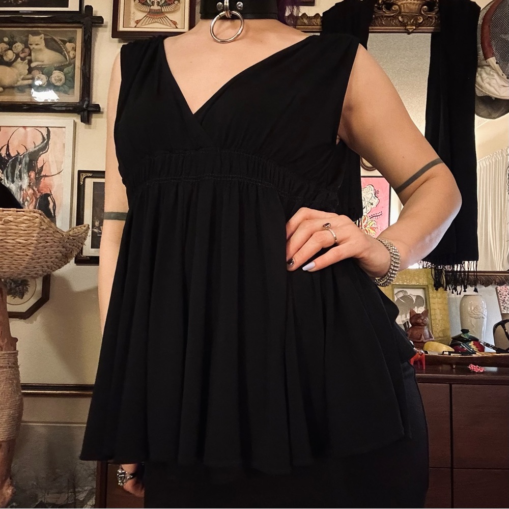bcbgmaxazria black babydoll tank w deep v / size extra small